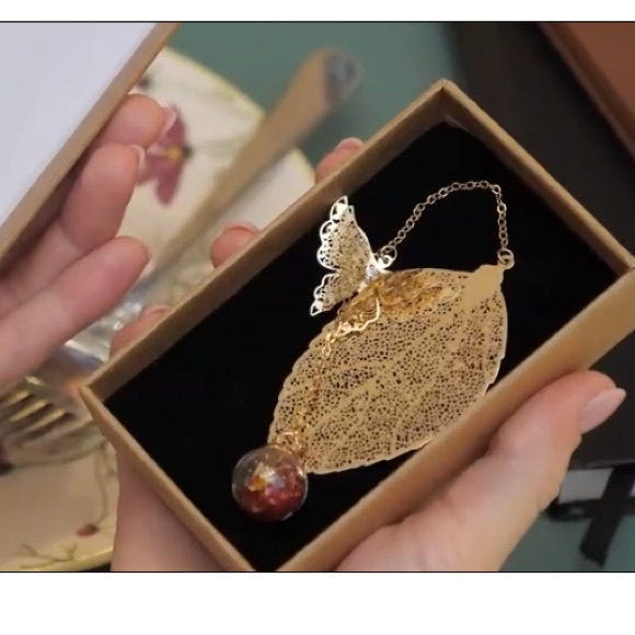 New Handmade Toirxarn Metal Leaf Bookmarks with 3D Butterfly Pendant - Picture 6 of 7